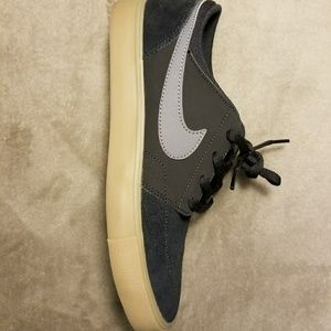 **(BUY 2 + 1 FREE)** Nike SB PORTMORE II